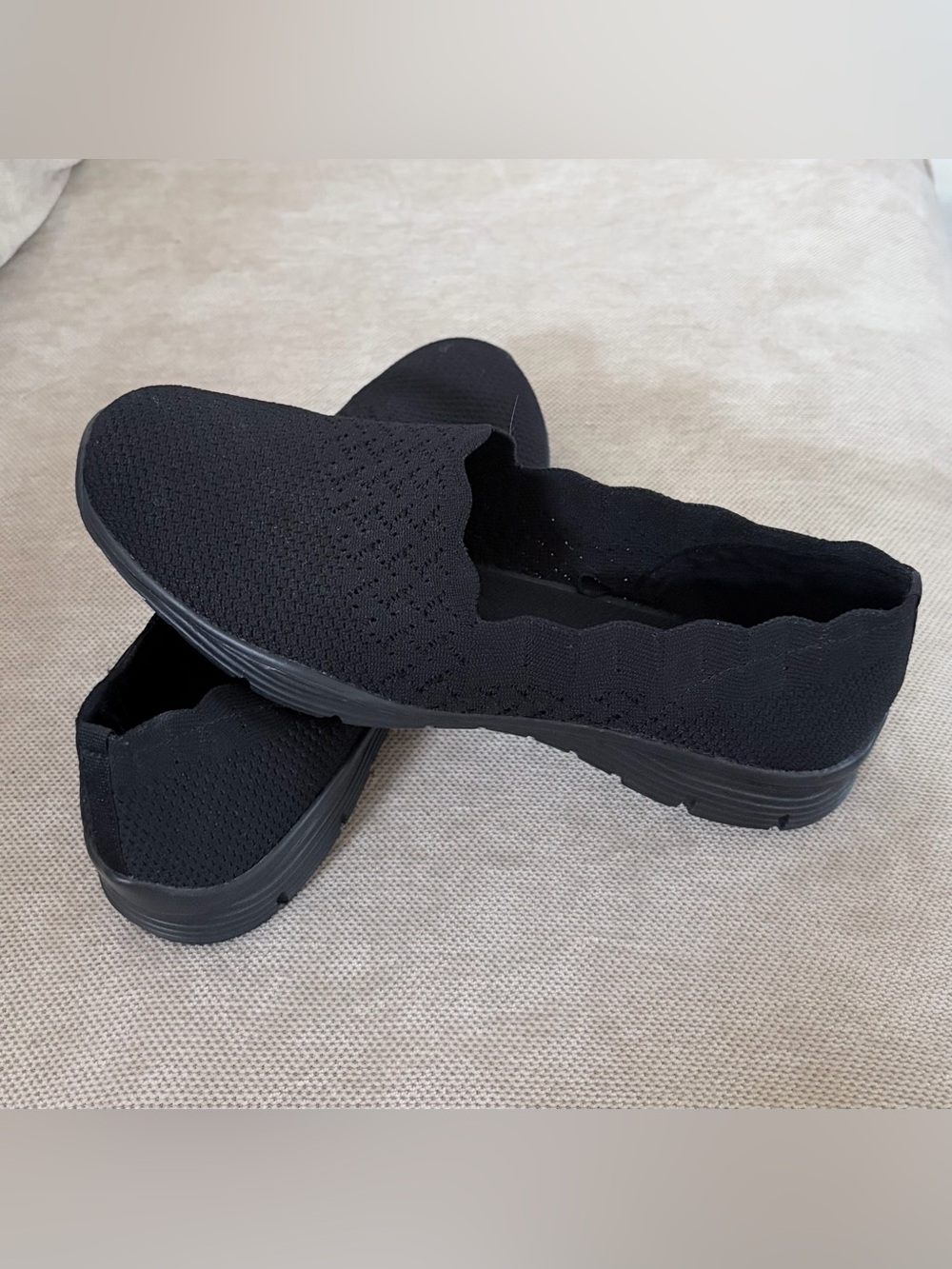Skechers Women’s Black Knit Slip-On Flats Sz 10